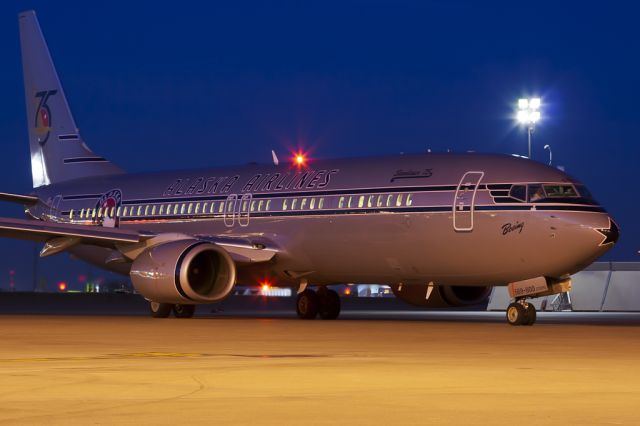 Boeing 737-800 (N569AS) - Mar. 1, 2011.