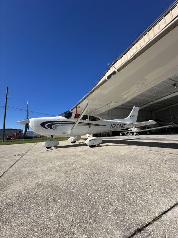 Cessna Skylane (N254ME) - 2000 Cessna 182 with ICE protection br /On Ramp Scott MacDonald Aircraft Sales 