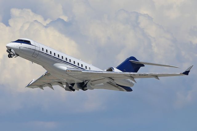 Bombardier Global Express (VQ-BNP) - Taking off.