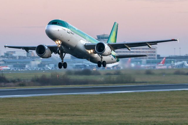 Airbus A320 (EI-FNJ) - EI203 to Dublin