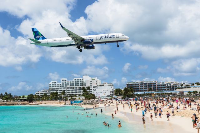 Airbus A321 (N998JE)