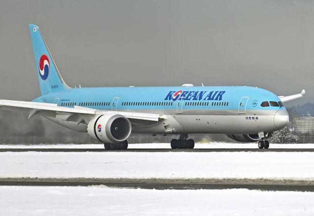 Boeing 787-9 Dreamliner (HL8573)