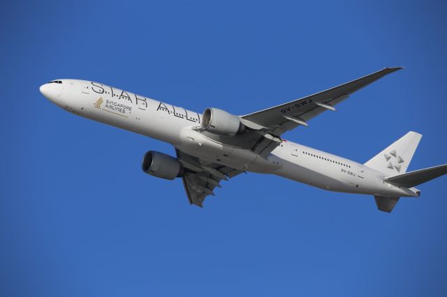 BOEING 777-300ER (9V-SWJ)