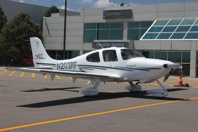 Cirrus SR-22 (N203RF)