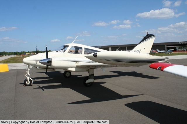 Cessna 310 (N6PY)