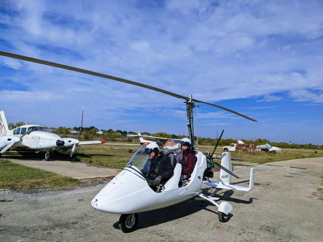 Unknown/Generic Ultralight autogyro (N504BC) - Taxiing for runway 35 departure