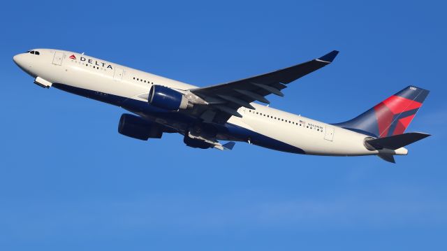 Airbus A330-200 (N860NW)