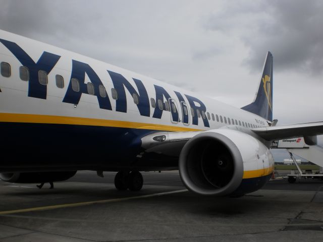 Boeing 737-800 (EI-DLF) - Shannon Int. Airport.br /Ryanair Airlines.br /Boeing 737-800.