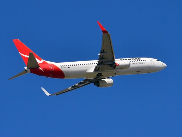 Boeing 737-800 (VH-VYC) - Getting airborne off runway 23 and heading to Sydney. Saturday, 24th March 2012.
