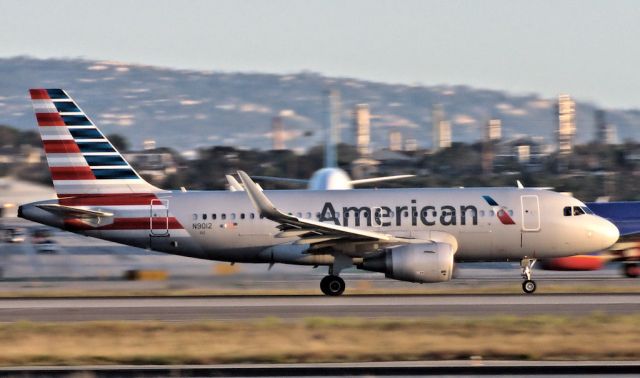 Airbus A319 (N9012)