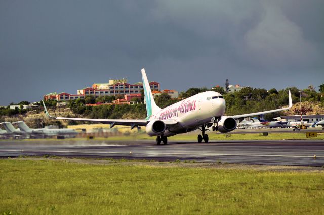 BOEING 767-300 (9Y-SLU)