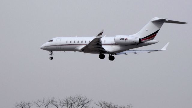 Bombardier Global 5000 (N115QS) - On final is this 2015 Bombardier Global 5000 BD-700-1A11 in the Winter of 2019.