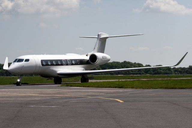 Gulfstream Aerospace Gulfstream G650 (N515KA) - Taxiing to the ramp on 25-May-17.