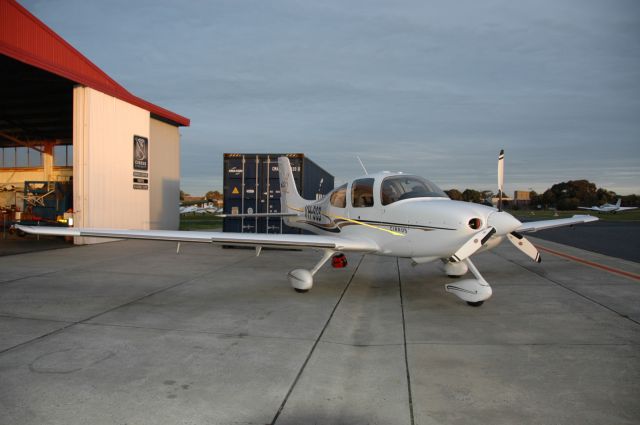 Cirrus SR-22 (VH-SGS) - Cirrus