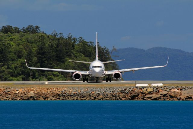 Boeing 737-700 (VH-YIB)