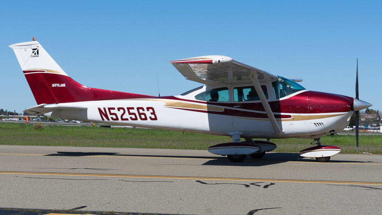 Cessna Skylane (N52563)