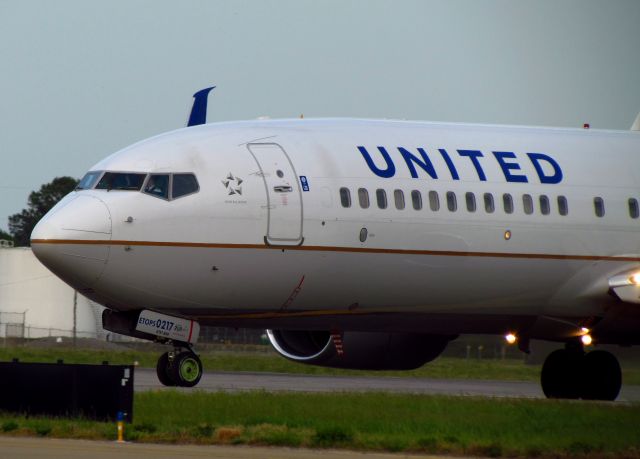 Boeing 737-800 (N16217)