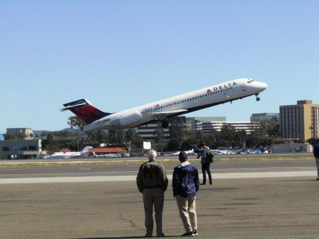 Boeing 717-200 (N985AT) - Taking off RWY 20R