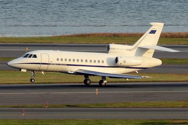 Dassault Falcon 900 (APJ62210) - 'Italian Air Force 3125' landing on 4R