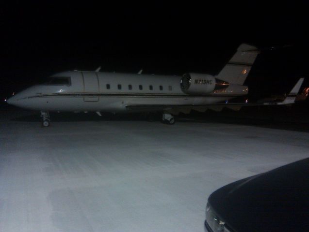 Canadair Challenger (N715HC) - At night