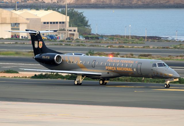 Embraer ERJ-145 (PR-PFN) - December 2012.