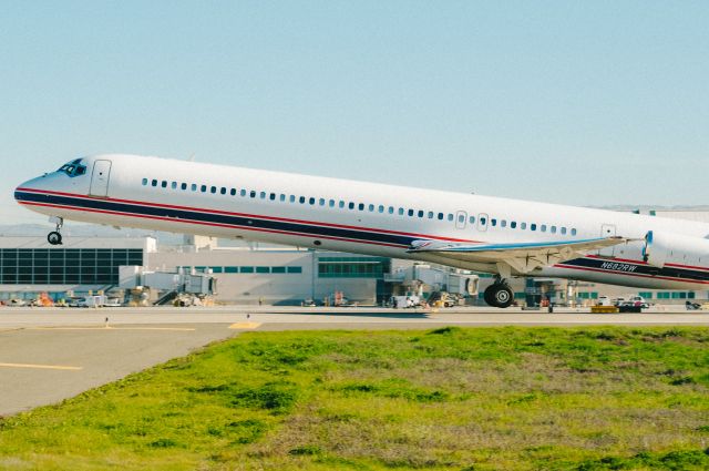 McDonnell Douglas MD-81 (N682RW)