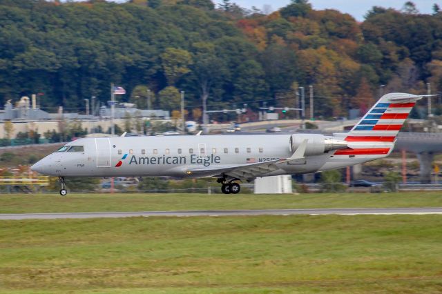 Canadair Regional Jet CRJ-200 (N251PS) - 36 arrival