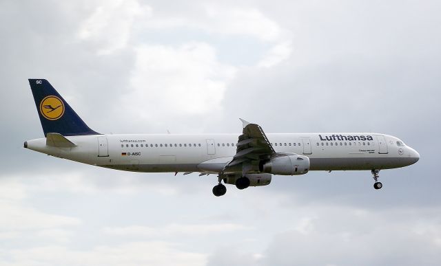 Airbus A321 (D-AISC) - Lufthansa