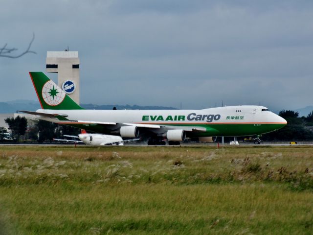 Boeing 747-400 (B-16481)