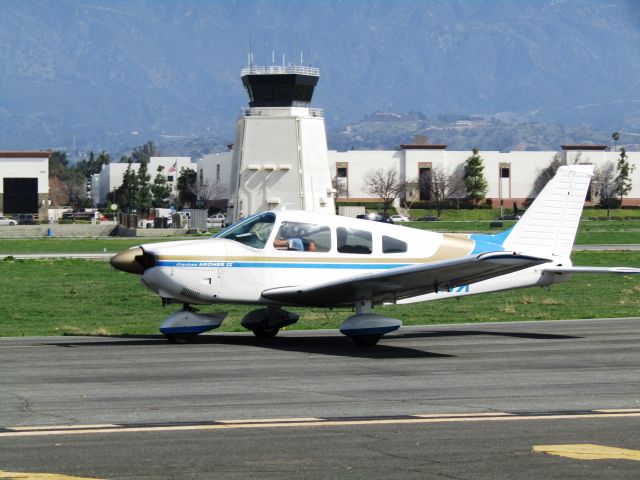 Piper Cherokee (N4411X) - Taxiing to RWY 8R