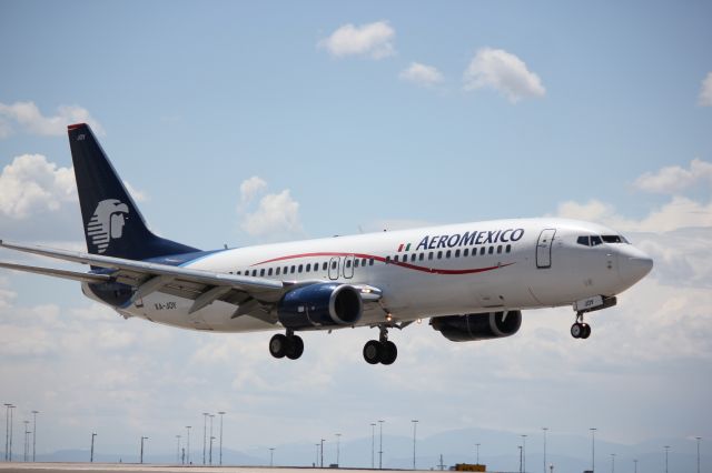 Boeing 737-800 (XA-JOY) - Landing on 35L.