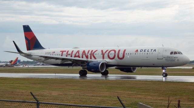 Airbus A321 (N391DN) - Delta's Thank You livery taxiing out of rainy Buffalo