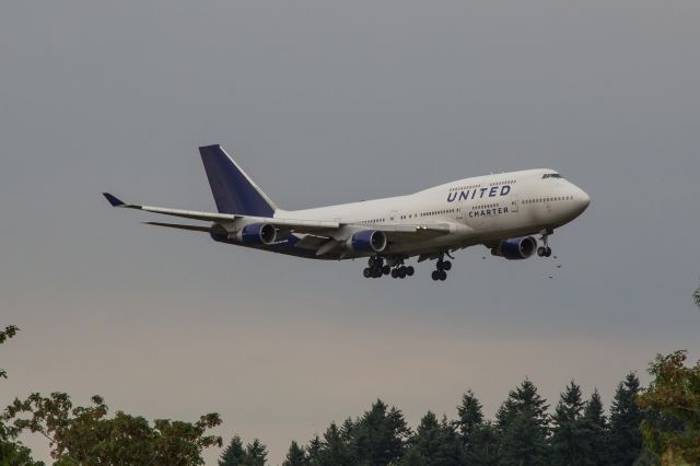 Boeing 747-400 (N194UA) - United "Charter" arrives from Victorville, CA. 