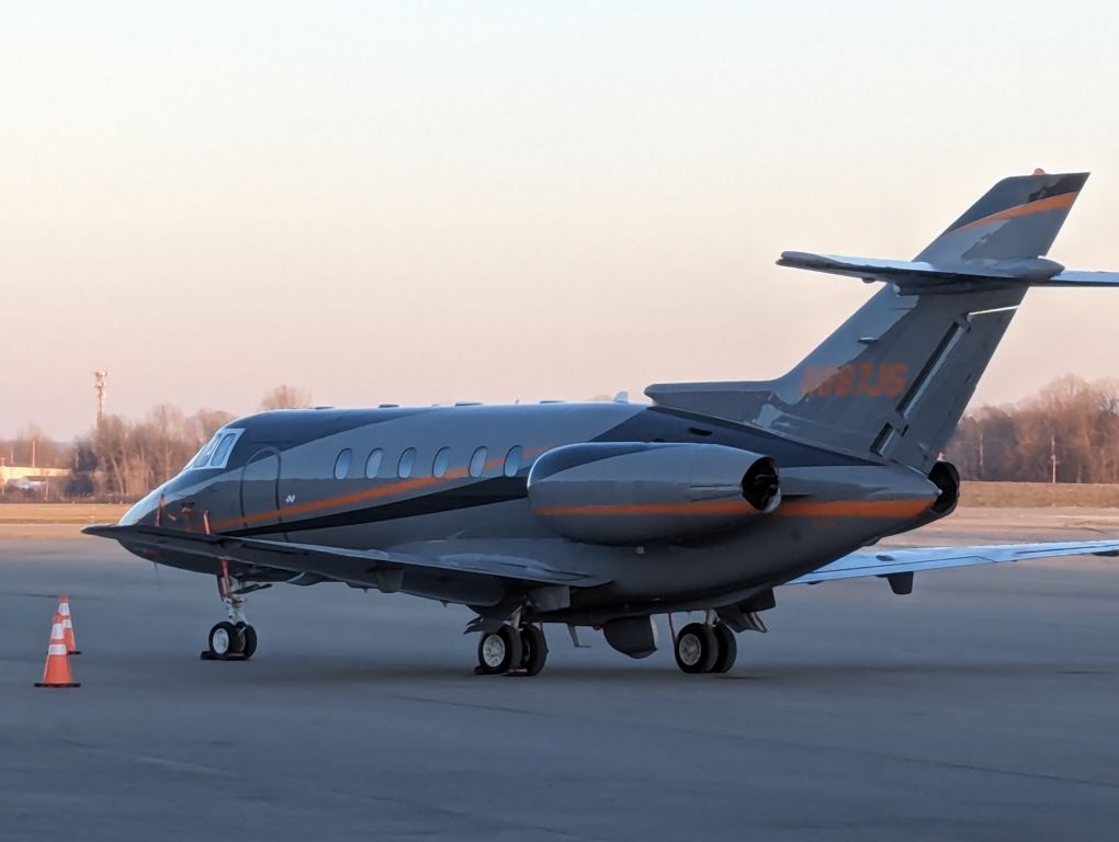 Hawker 800 (N887JS)