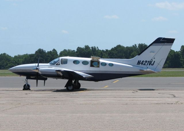 Cessna 421 (N421VJ) - At Downtown Shreveport.