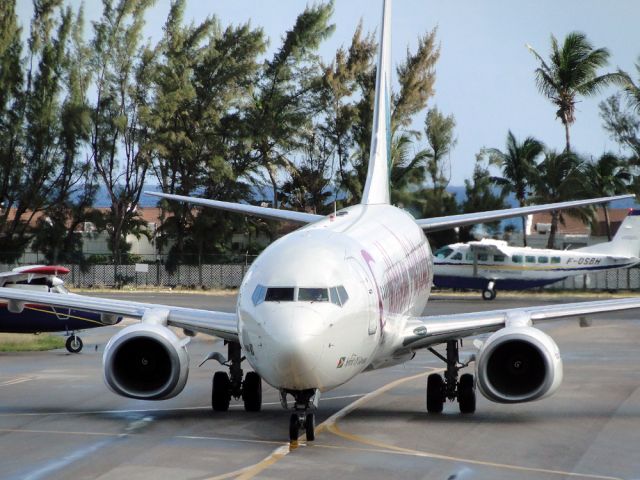 Boeing 737-800 (9Y-GEO)