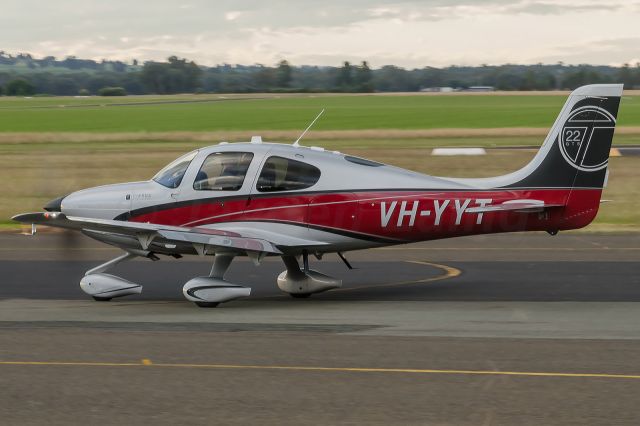 Cirrus SR-22 (VH-YYT)