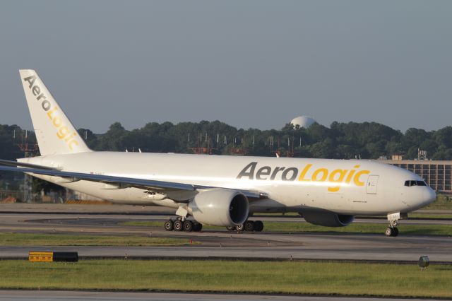 Boeing 777-200 —