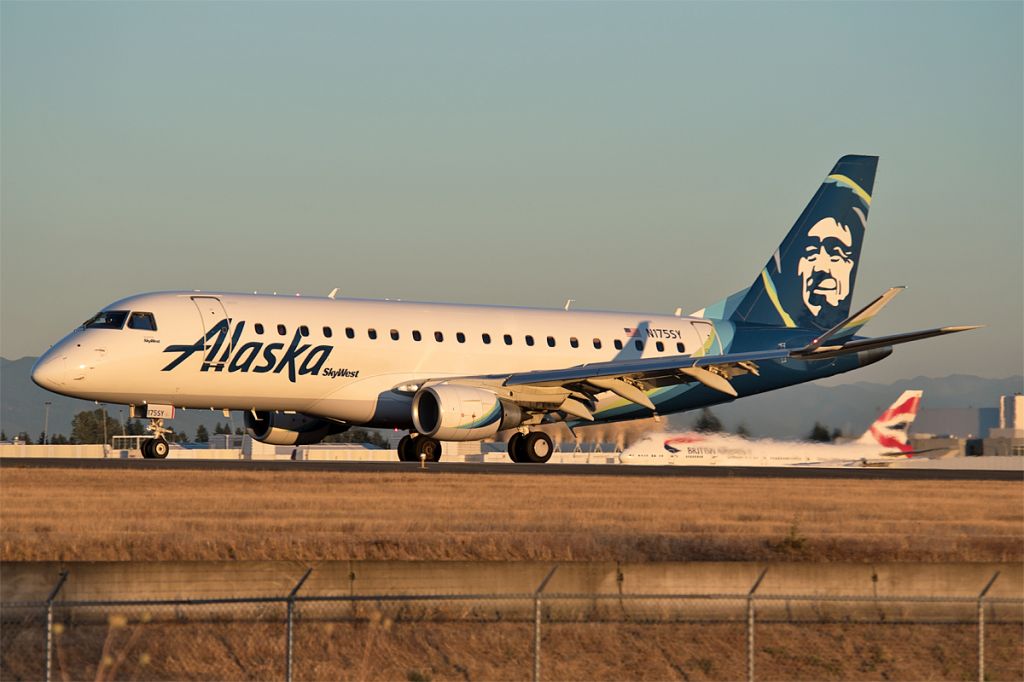 Embraer 175 (N175SY)