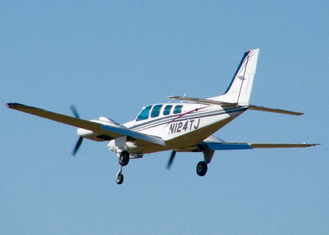 Beechcraft Baron (58) (N124TJ) - At Shreveport Regional.