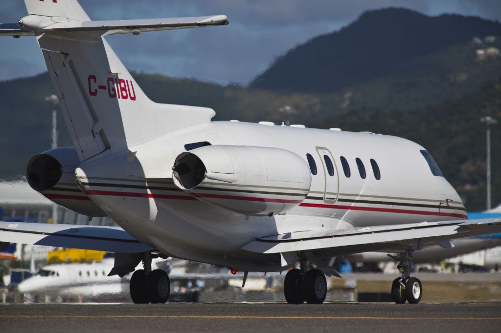 Hawker 800 (C-GIBU)