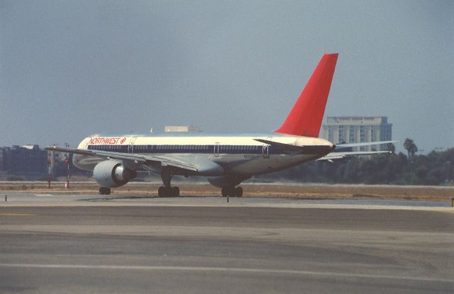 Boeing 757-200 (N532US) - Departure at KLAX Intl Airport on 1989/08/28