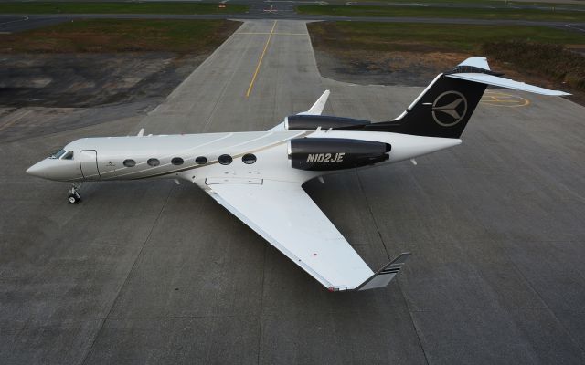 Gulfstream Aerospace Gulfstream IV (N102JE) - Visiting CYHU on 09-11-2021