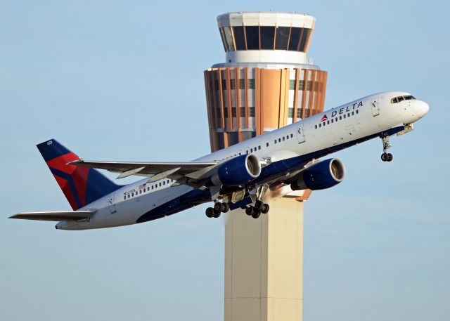 Boeing 757-200 (N623DL)