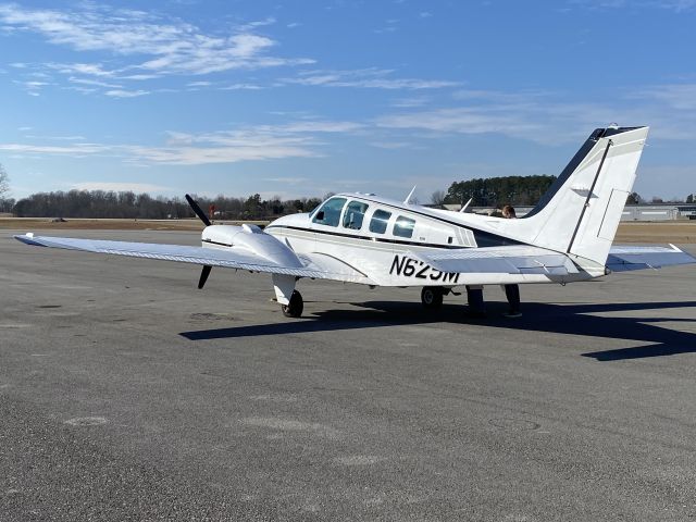 Beechcraft Baron (58) (N625M) - Date Taken: December 26, 2021