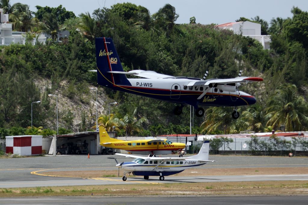 De Havilland Canada Twin Otter (PJ-WIS)