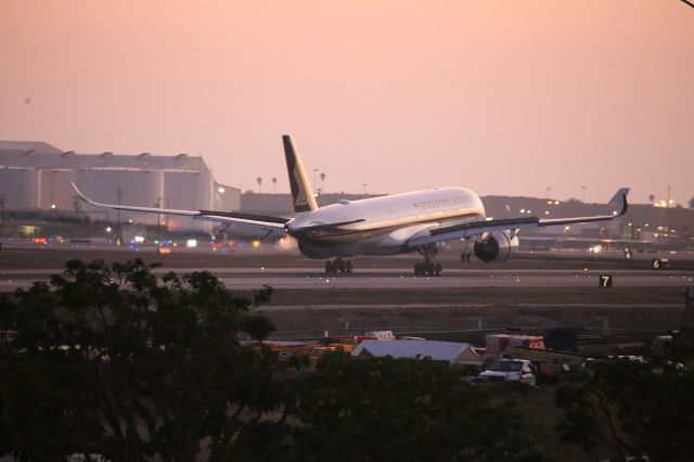 Airbus A350-900 (9V-SMW)