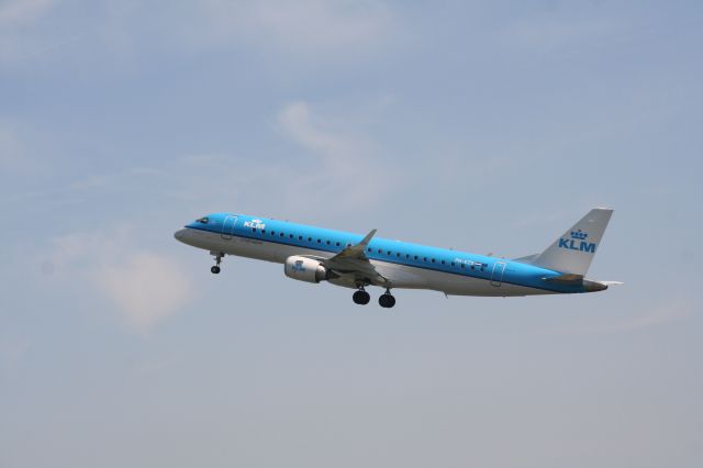 Embraer 170/175 (PH-EZS)