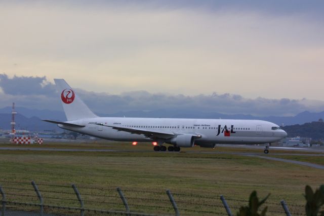 BOEING 767-300 (JA8235)