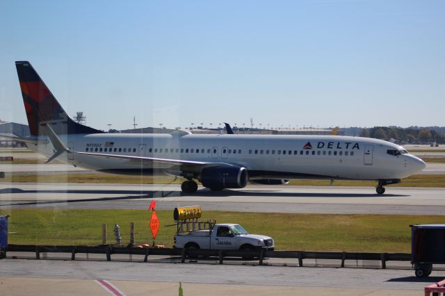 Boeing 737-900 (N935DZ)